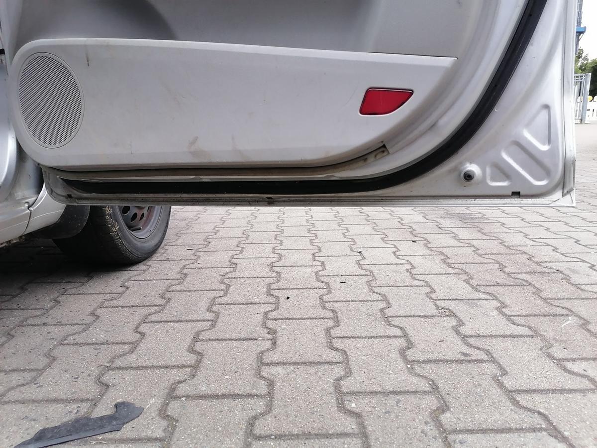 Kia Rio ED original T&uuml;r vorn rechts 9S Silber Rohbau Bj.2007